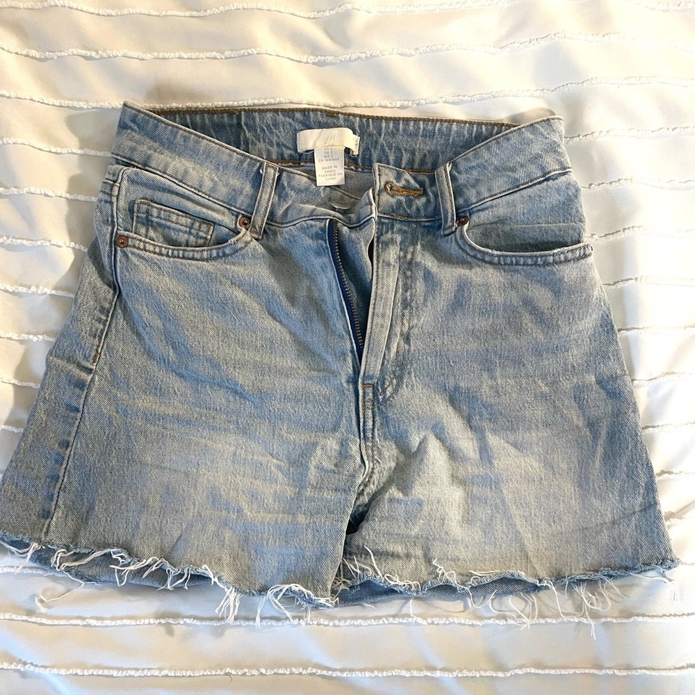 Size 2 high rise shorts, frayed edge, light blue fade